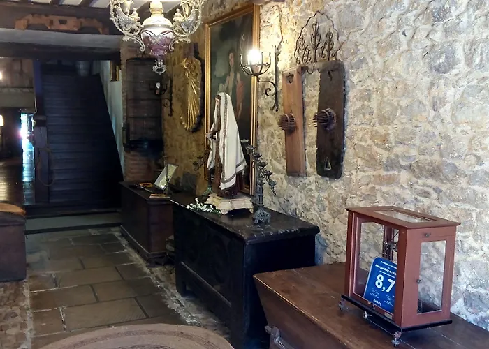 بيت شباب Gandara